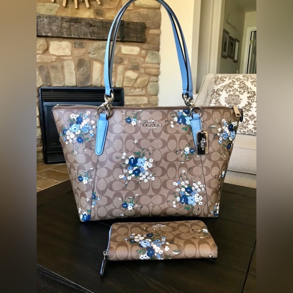 RARE LIKE NEW! Coach MATCHING SET F30247 Ava Tote with Floral Print Bag Purses